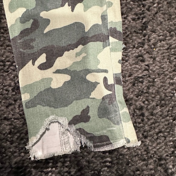 Tractr Blu High Rise Distressed Green Camo Skinny Jean Size 28 - Picture 11 of 16